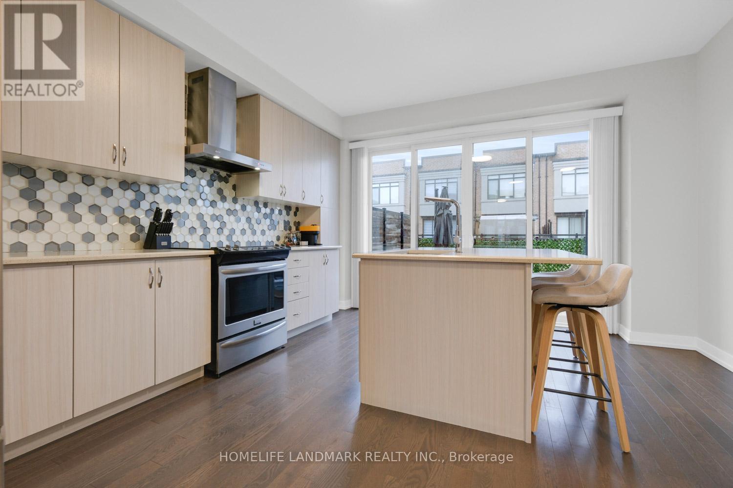 217 Salterton Circle, Vaughan, Ontario  L6A 4Z2 - Photo 9 - N12648946