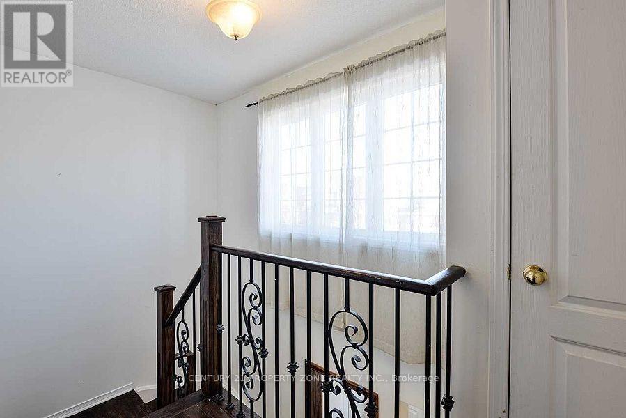 84 Tideland Drive, Brampton, Ontario  L7A 2W1 - Photo 8 - W12648924