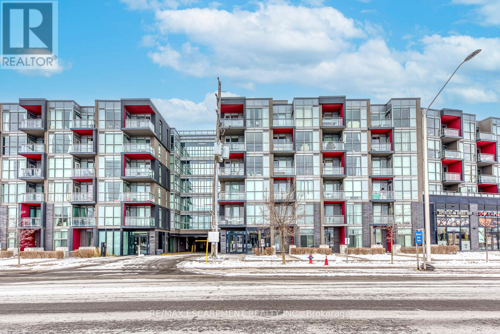 105 - 1135 Cooke Boulevard, Burlington, Ontario  L7T 0C3 - Photo 1 - W12648934