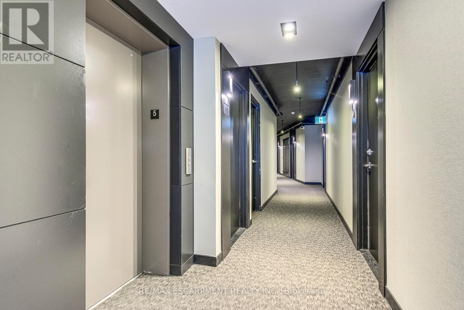 105 - 1135 Cooke Boulevard, Burlington, Ontario  L7T 0C3 - Photo 4 - W12648934