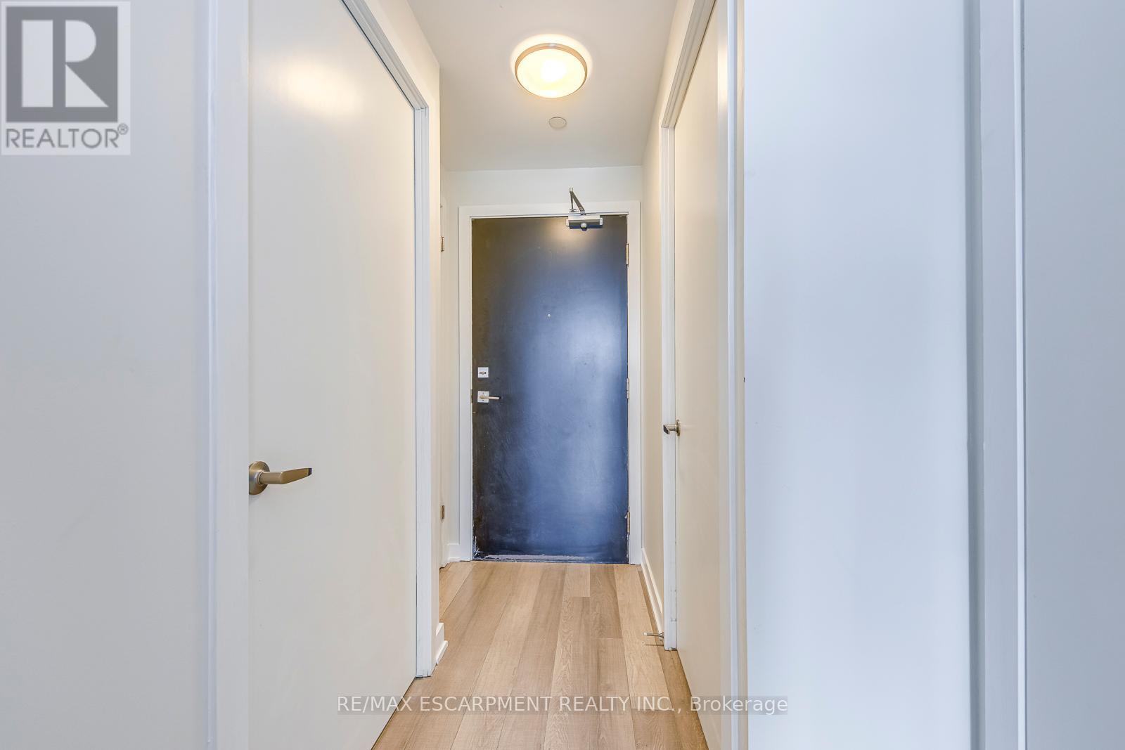 105 - 1135 Cooke Boulevard, Burlington, Ontario  L7T 0C3 - Photo 5 - W12648934