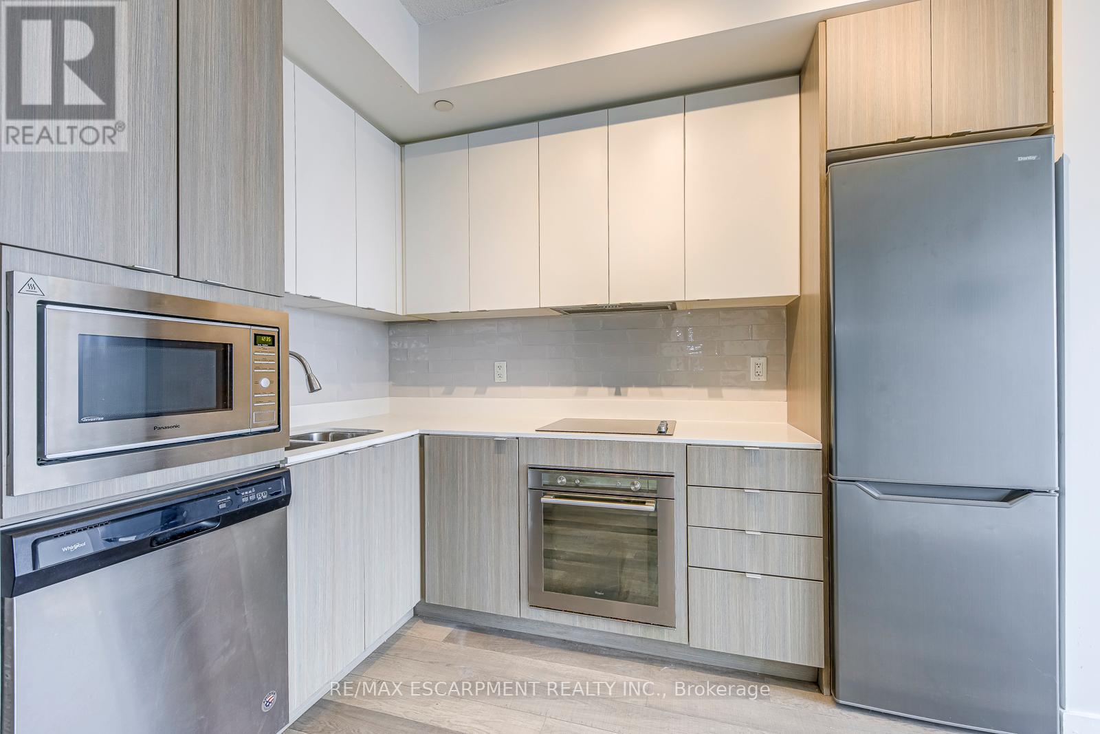 105 - 1135 Cooke Boulevard, Burlington, Ontario  L7T 0C3 - Photo 8 - W12648934