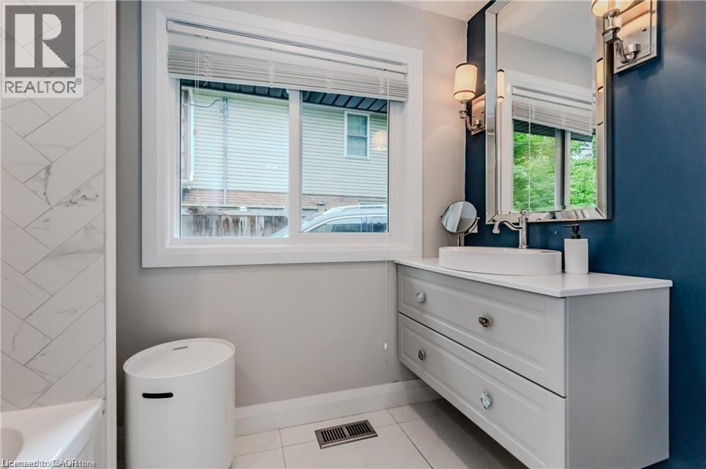 23 Mcdougall Road, Waterloo, Ontario  N2L 2W4 - Photo 9 - 40794921