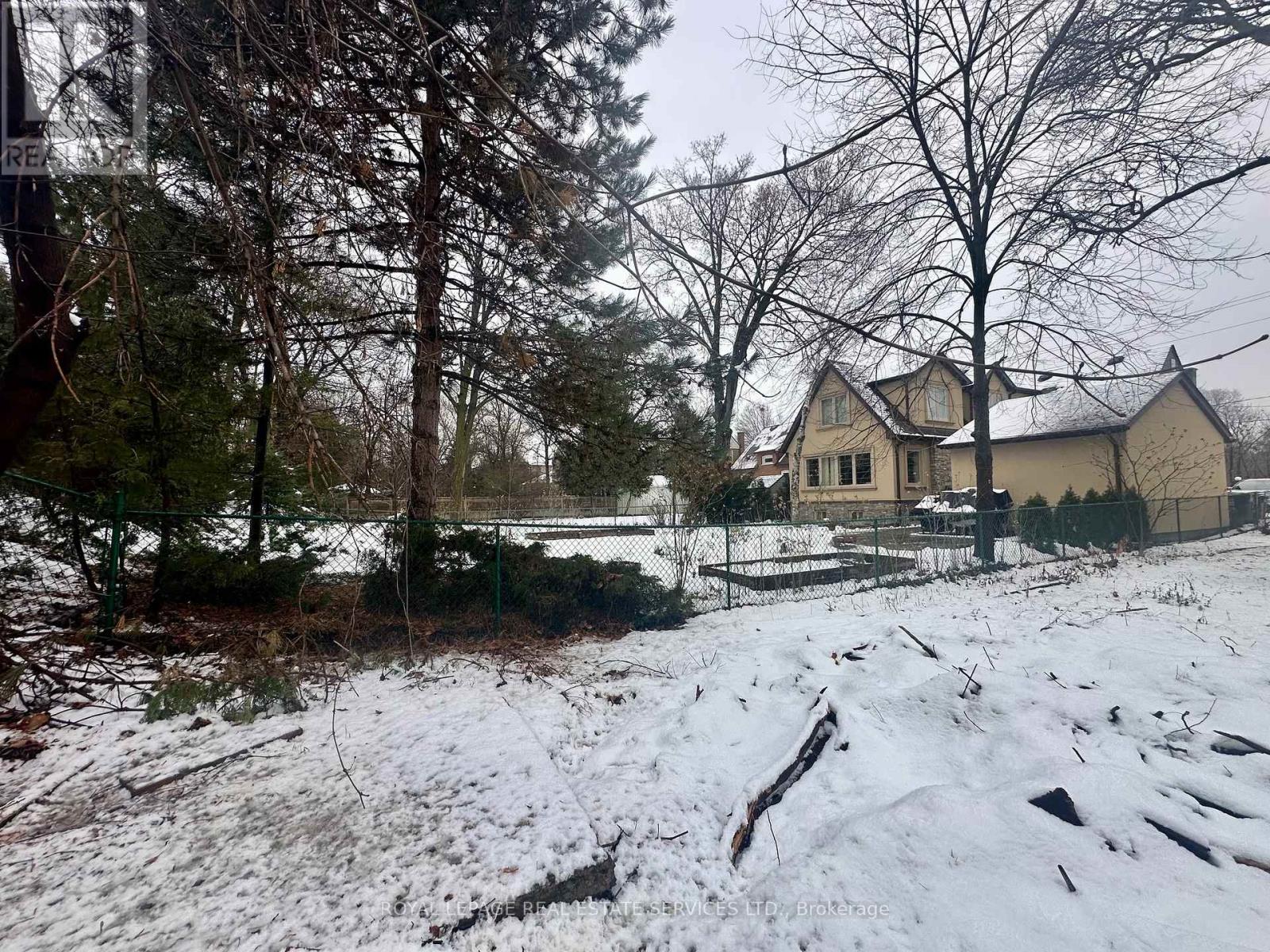 226 Martin Grove Road, Toronto, Ontario  M9B 4L4 - Photo 8 - W12646426