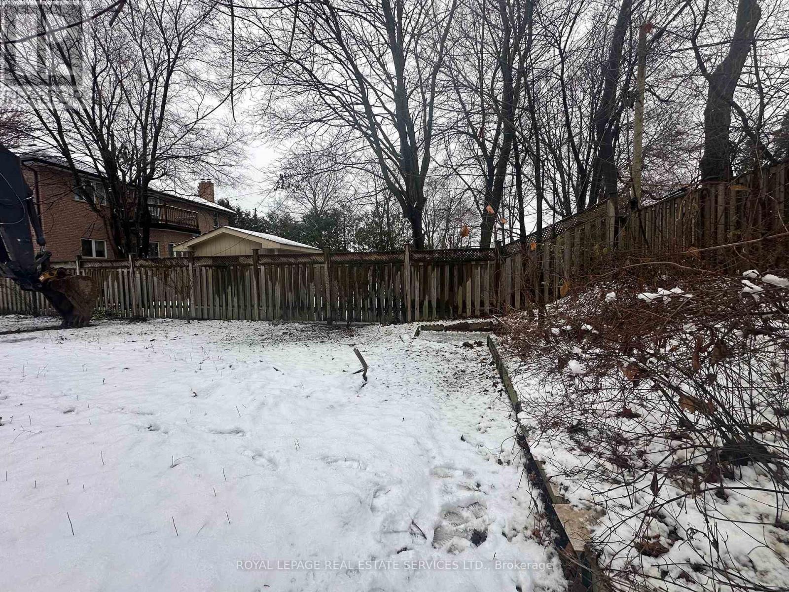 226 Martin Grove Road, Toronto, Ontario  M9B 4L4 - Photo 11 - W12646426