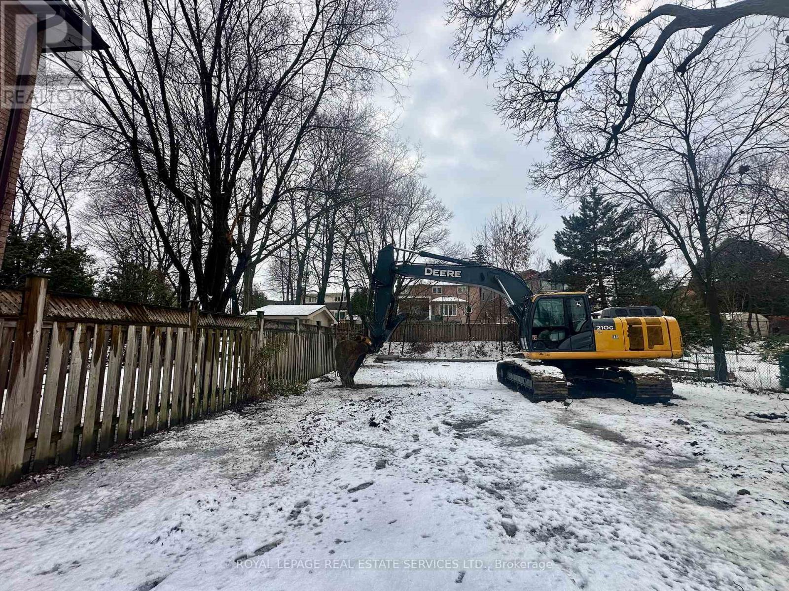 226 Martin Grove Road, Toronto, Ontario  M9B 4L4 - Photo 6 - W12646426