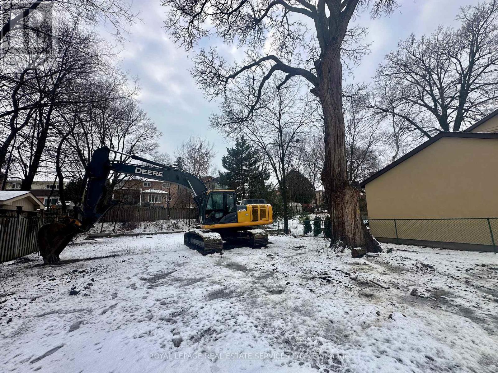 226 Martin Grove Road, Toronto, Ontario  M9B 4L4 - Photo 7 - W12646426