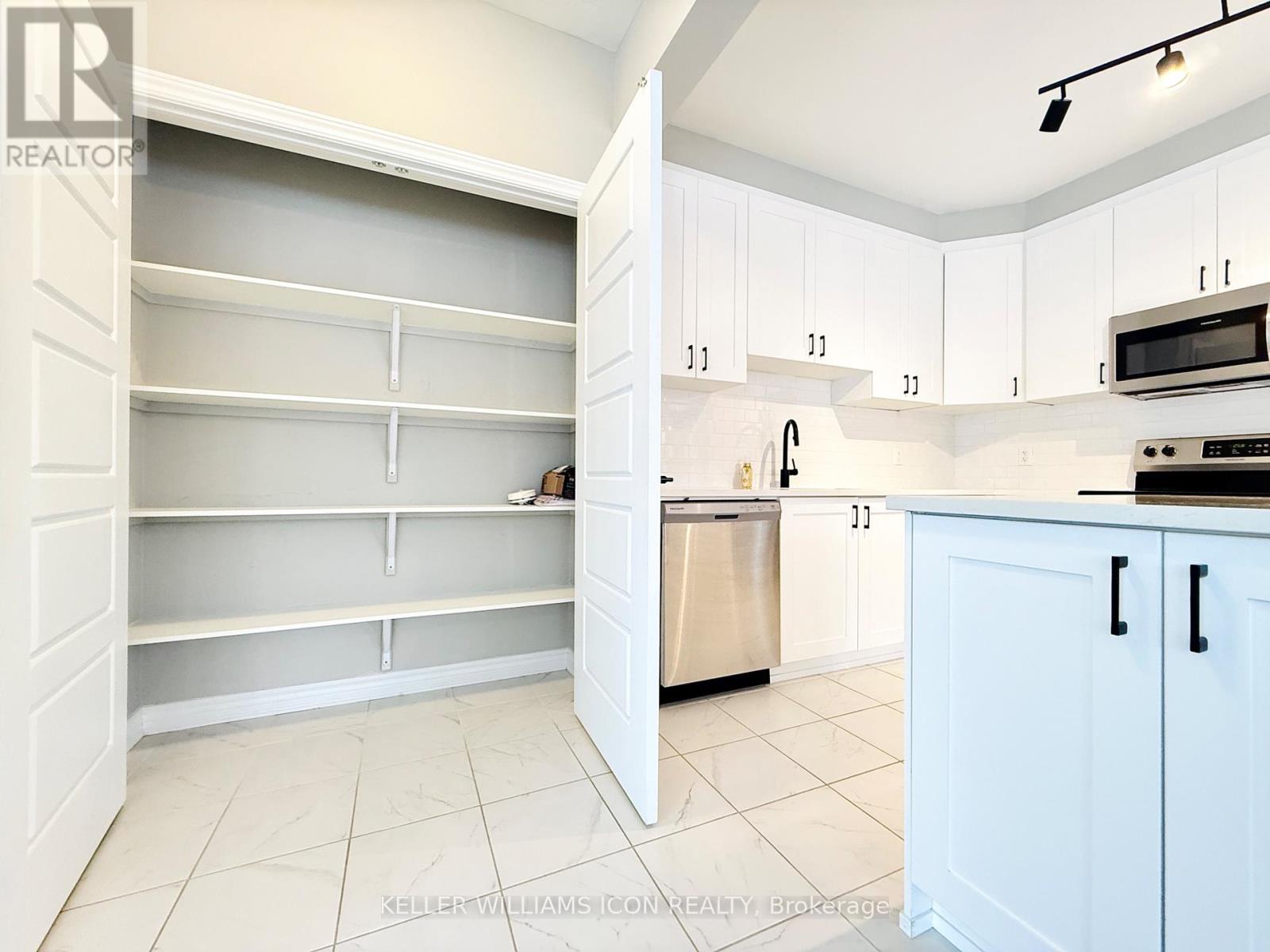 990 Fameflower Street, Ottawa, Ontario  K2J 7A1 - Photo 13 - X12498032