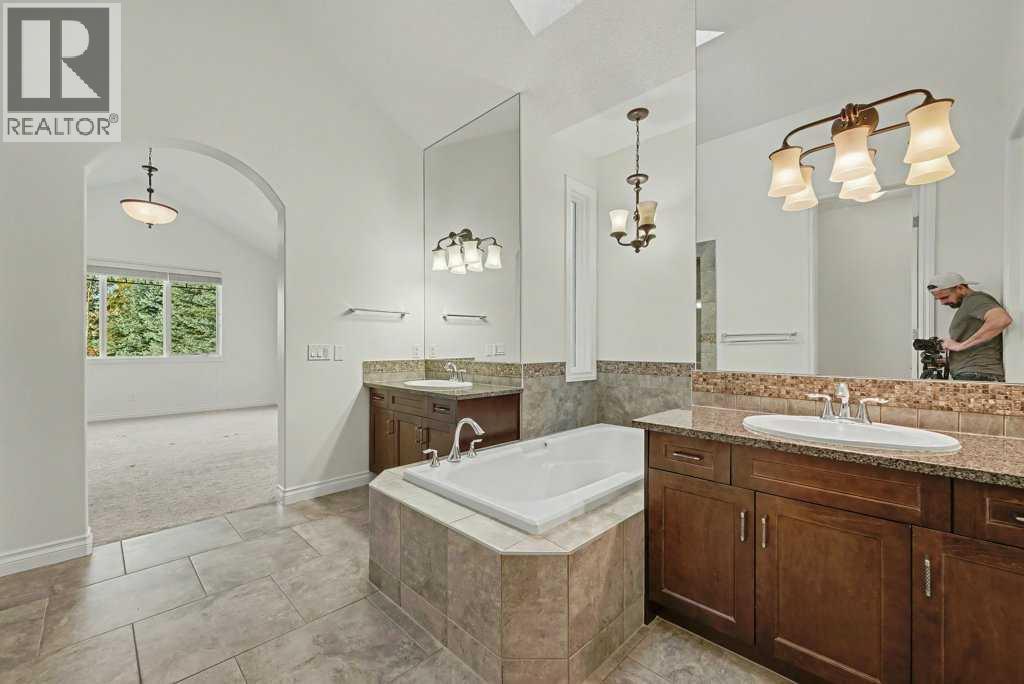 62 Discovery Vista Point Sw, Calgary, Alberta  T3H 5T1 - Photo 13 - A2275765