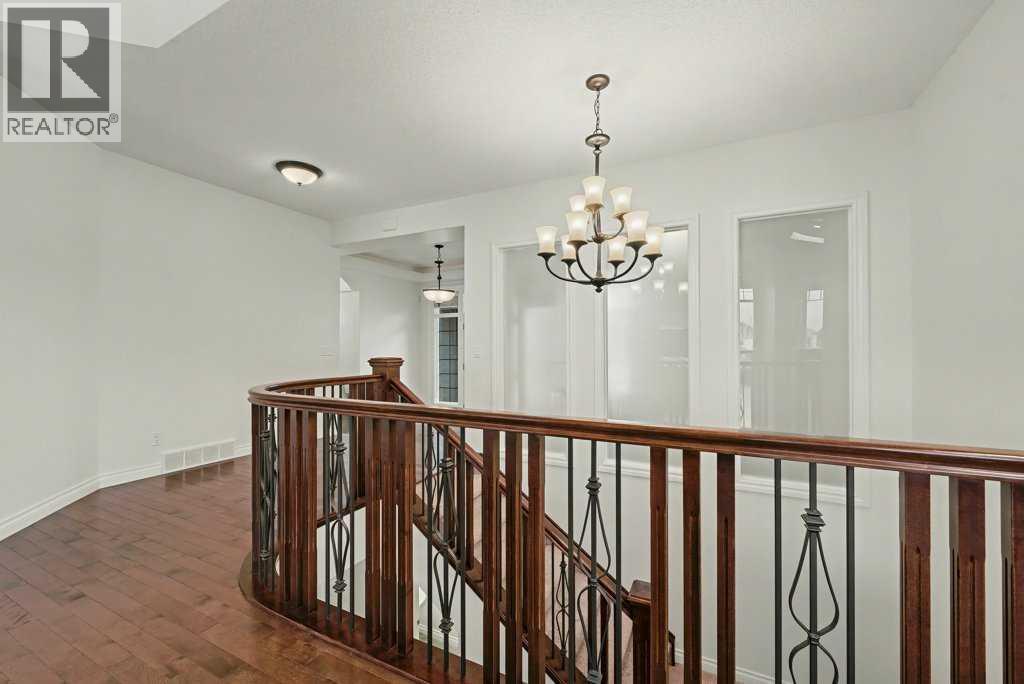 62 Discovery Vista Point Sw, Calgary, Alberta  T3H 5T1 - Photo 18 - A2275765