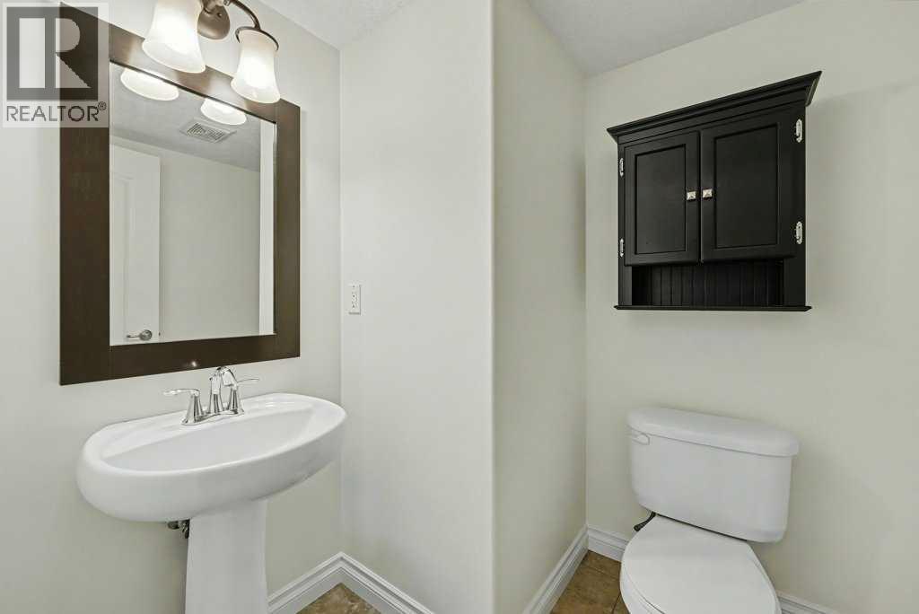 62 Discovery Vista Point Sw, Calgary, Alberta  T3H 5T1 - Photo 36 - A2275765