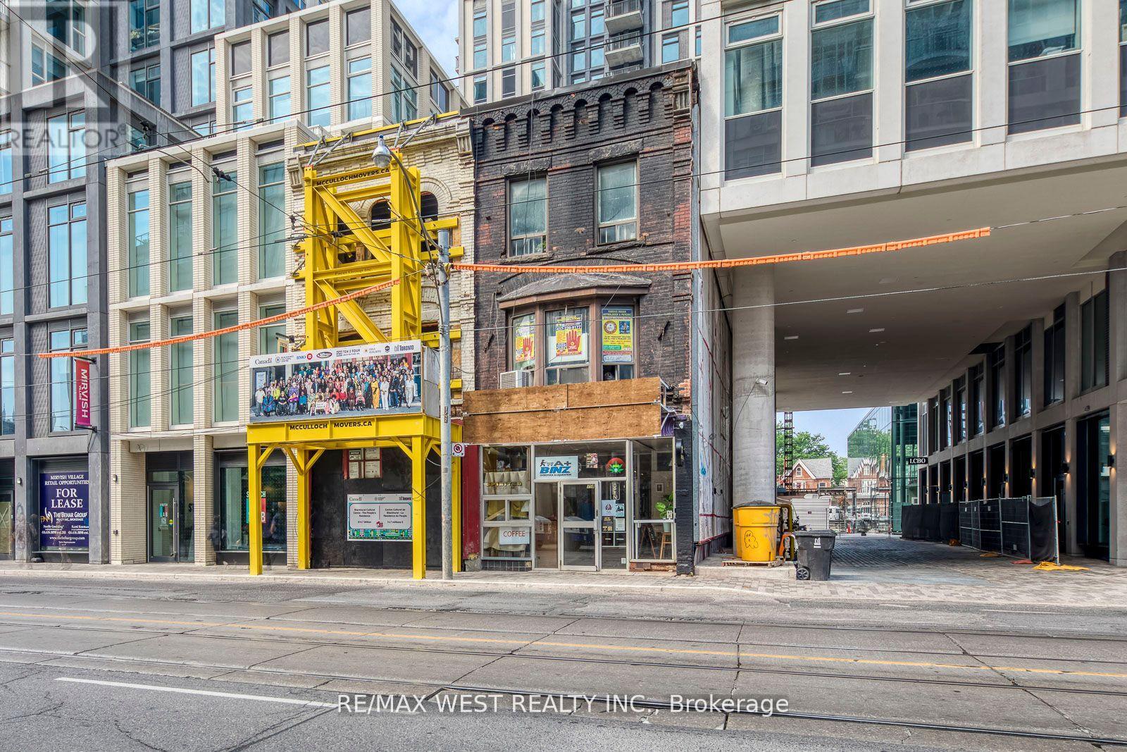 758 BATHURST STREET, Toronto, Ontario
