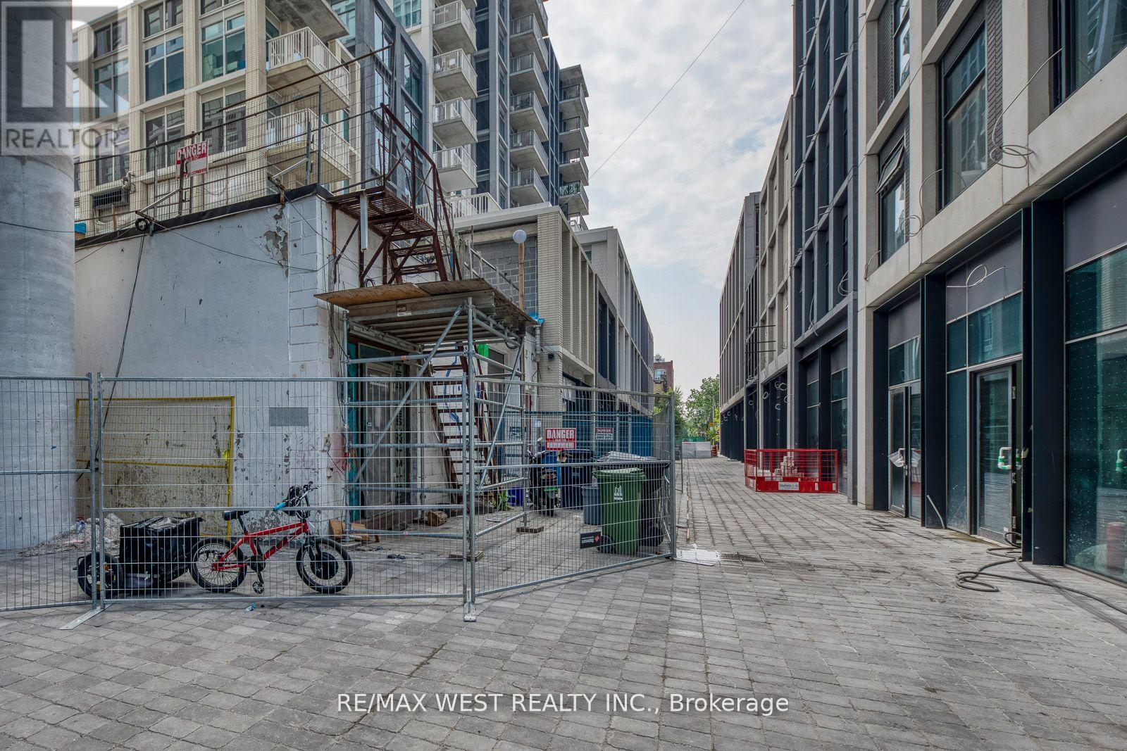 758 Bathurst Street, Toronto, Ontario  M5S 2R6 - Photo 5 - C12648986