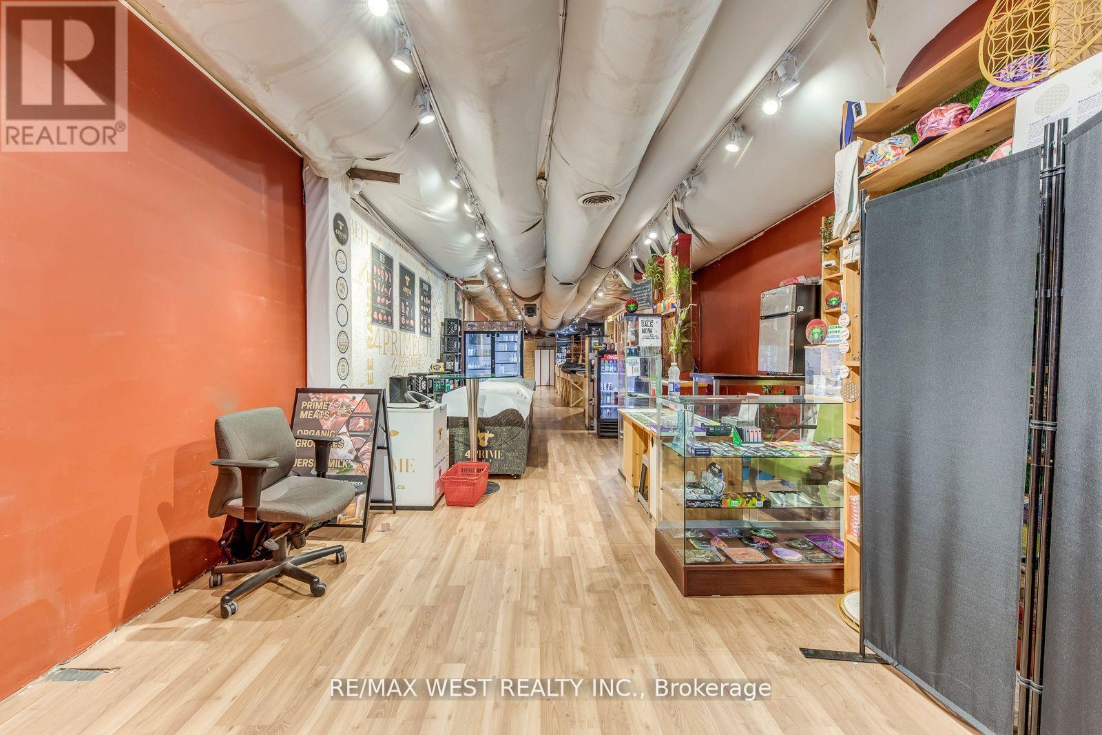 758 Bathurst Street, Toronto, Ontario  M5S 2R6 - Photo 8 - C12648986