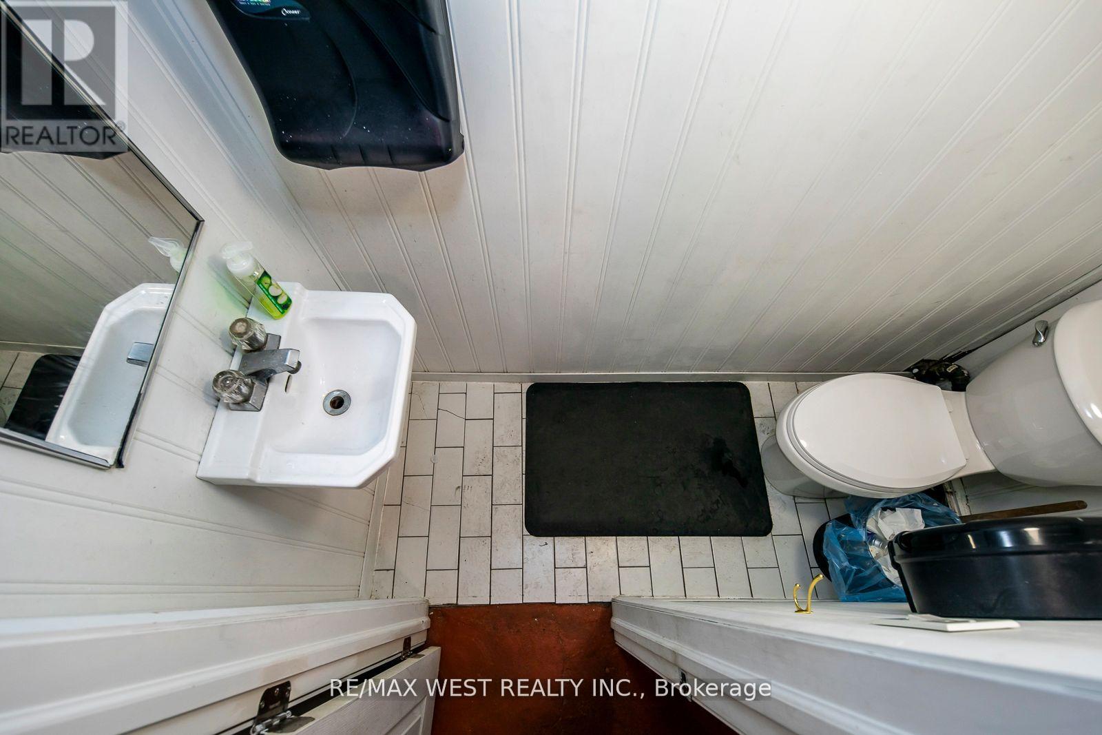 758 Bathurst Street, Toronto, Ontario  M5S 2R6 - Photo 9 - C12648986