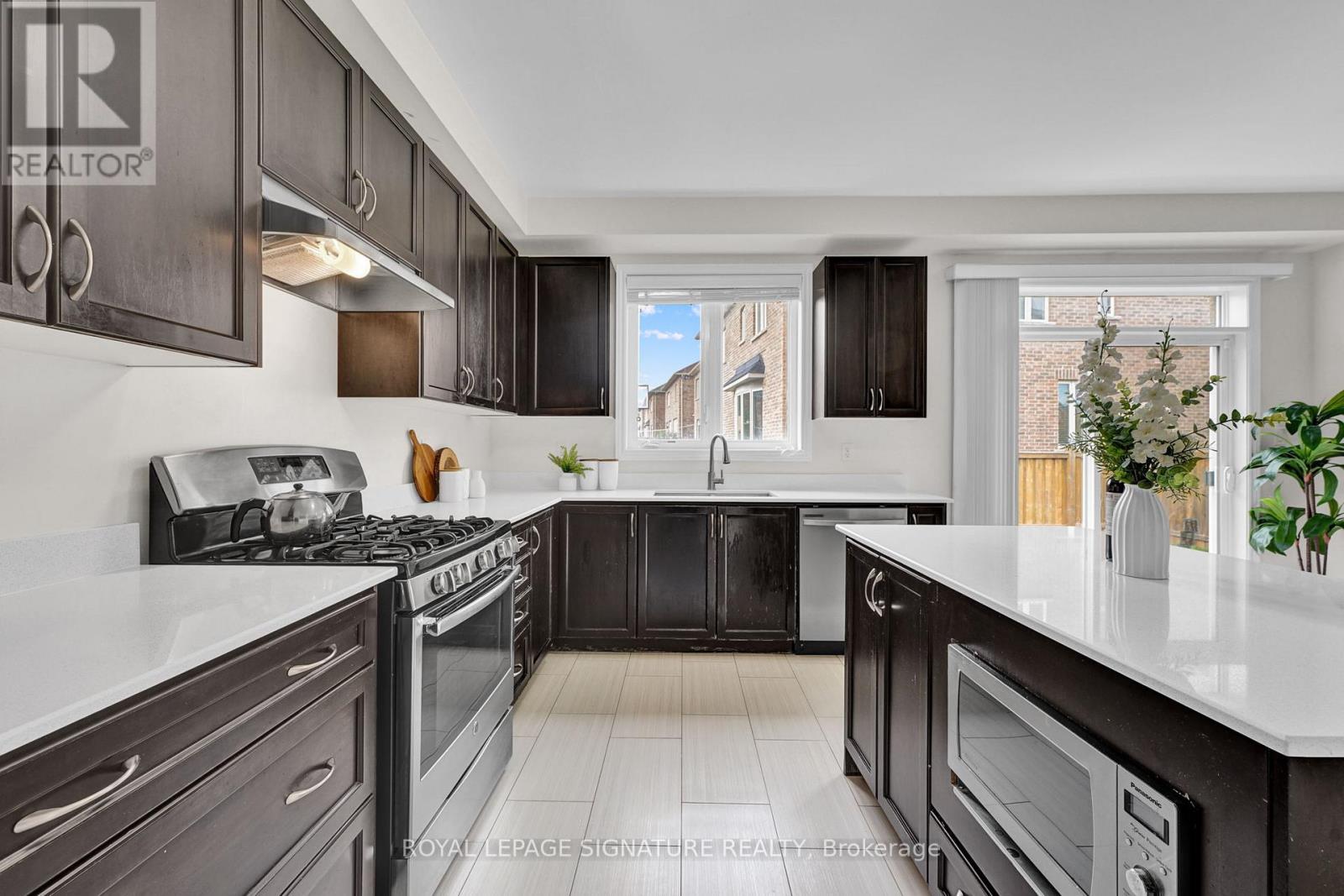 58 Orangeblossom Trail, Brampton, Ontario  L6X 0E4 - Photo 14 - W12648990