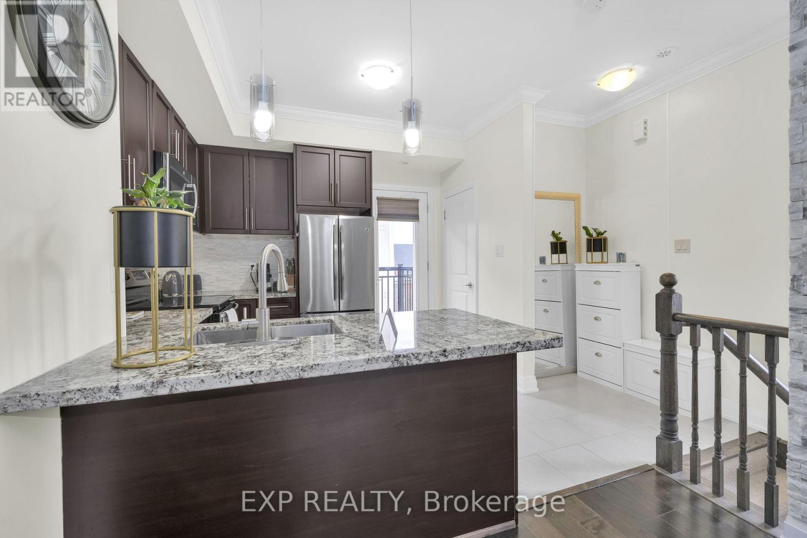 18 - 3077 Cawthra Road, Mississauga, Ontario  L5A 2X4 - Photo 4 - W12589028