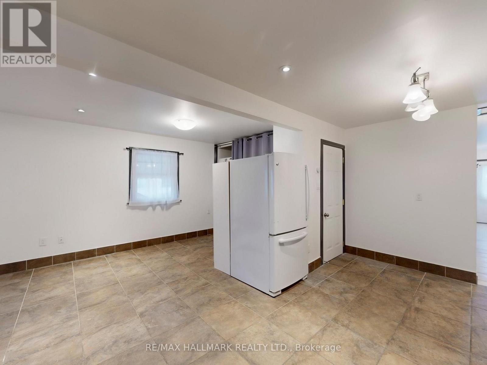 Main - 2 Criscoe Street, Toronto, Ontario  M6N 3Y9 - Photo 10 - W12648996