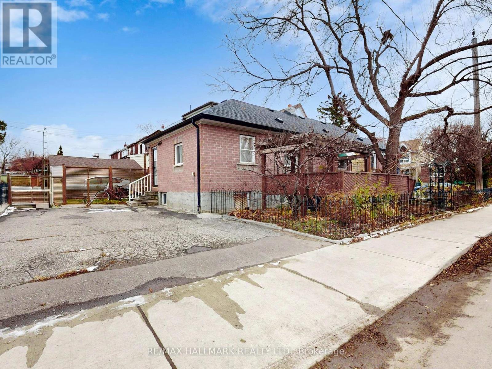 Main - 2 Criscoe Street, Toronto, Ontario  M6N 3Y9 - Photo 26 - W12648996
