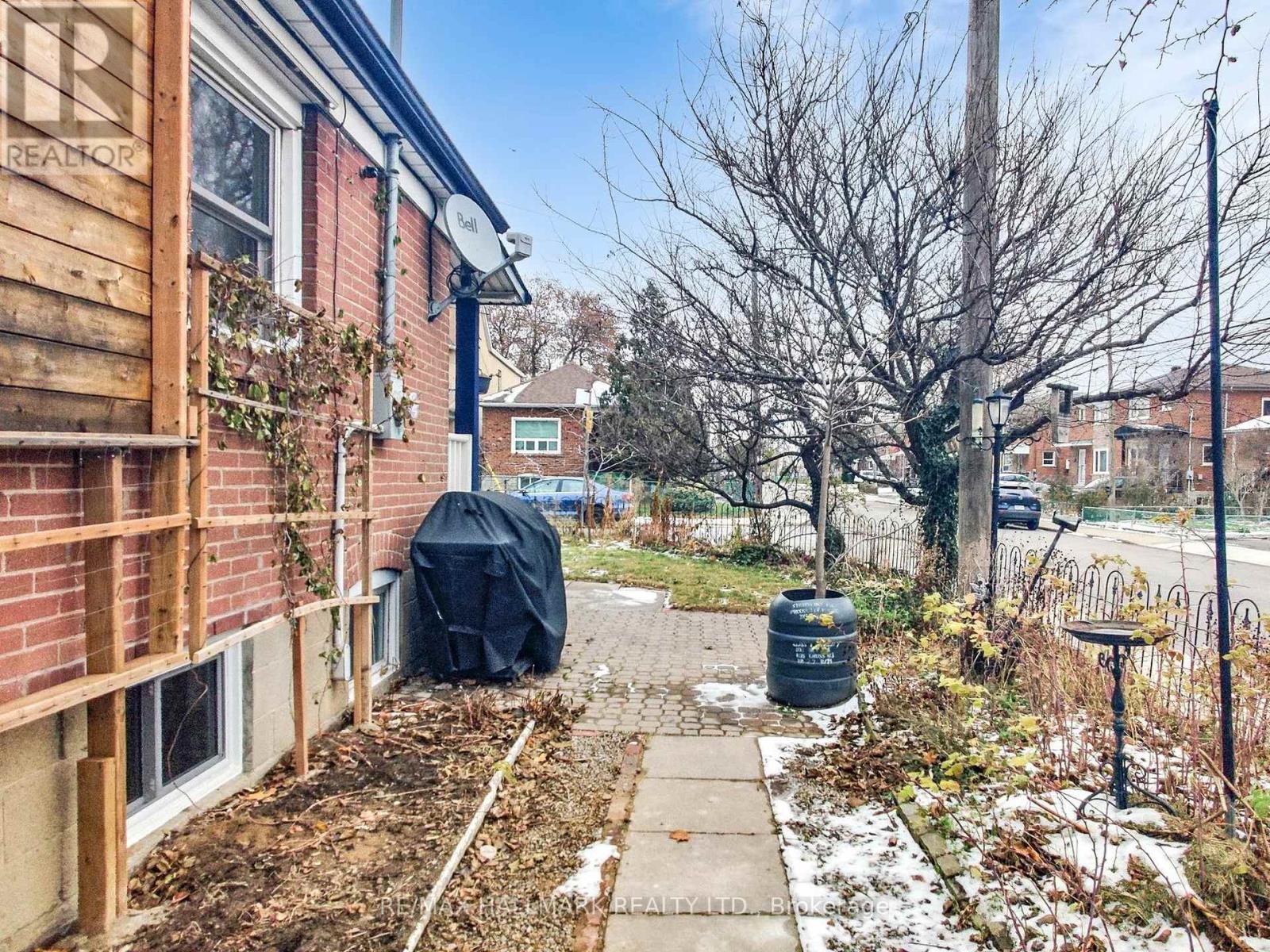 Main - 2 Criscoe Street, Toronto, Ontario  M6N 3Y9 - Photo 28 - W12648996