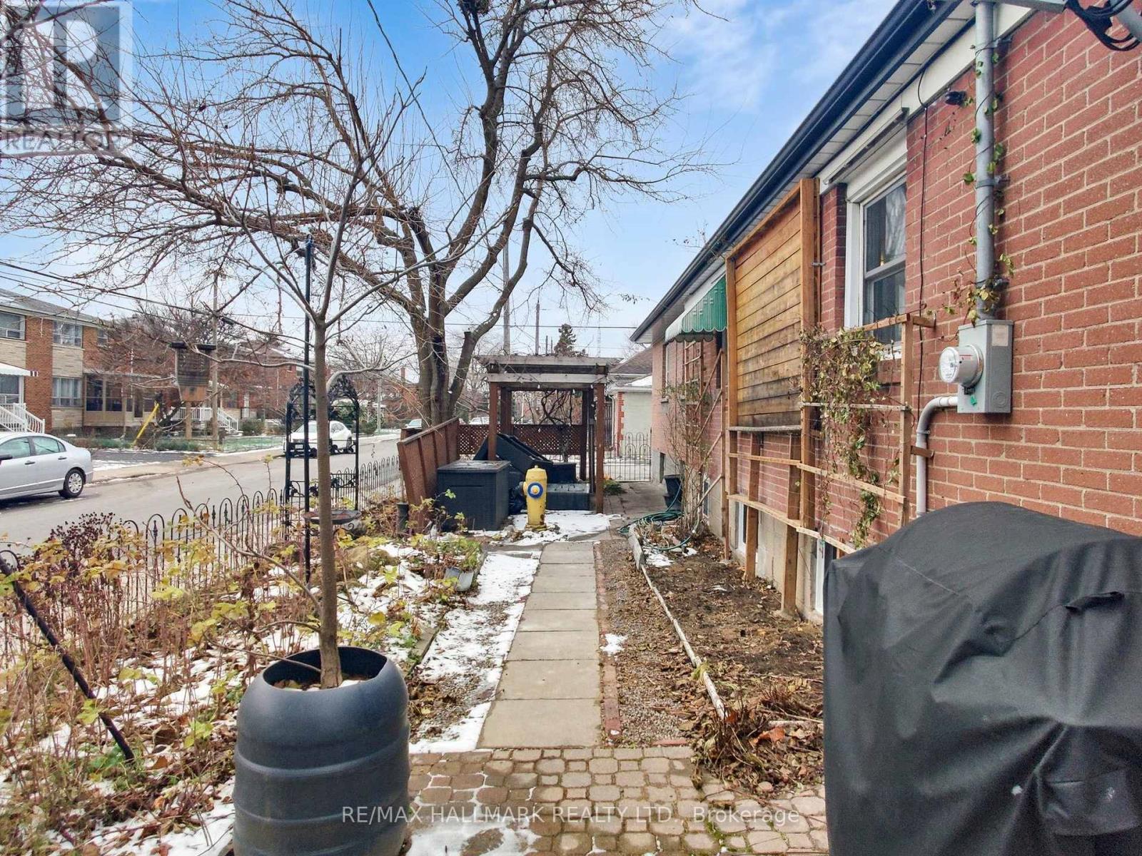 Main - 2 Criscoe Street, Toronto, Ontario  M6N 3Y9 - Photo 29 - W12648996