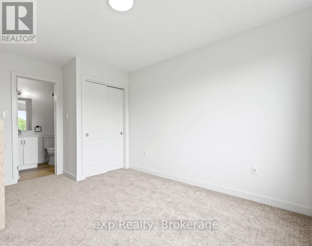 118 - 824 Woolwich Street, Guelph (Riverside Park), Ontario  N1H 6J2 - Photo 4 - X12644182