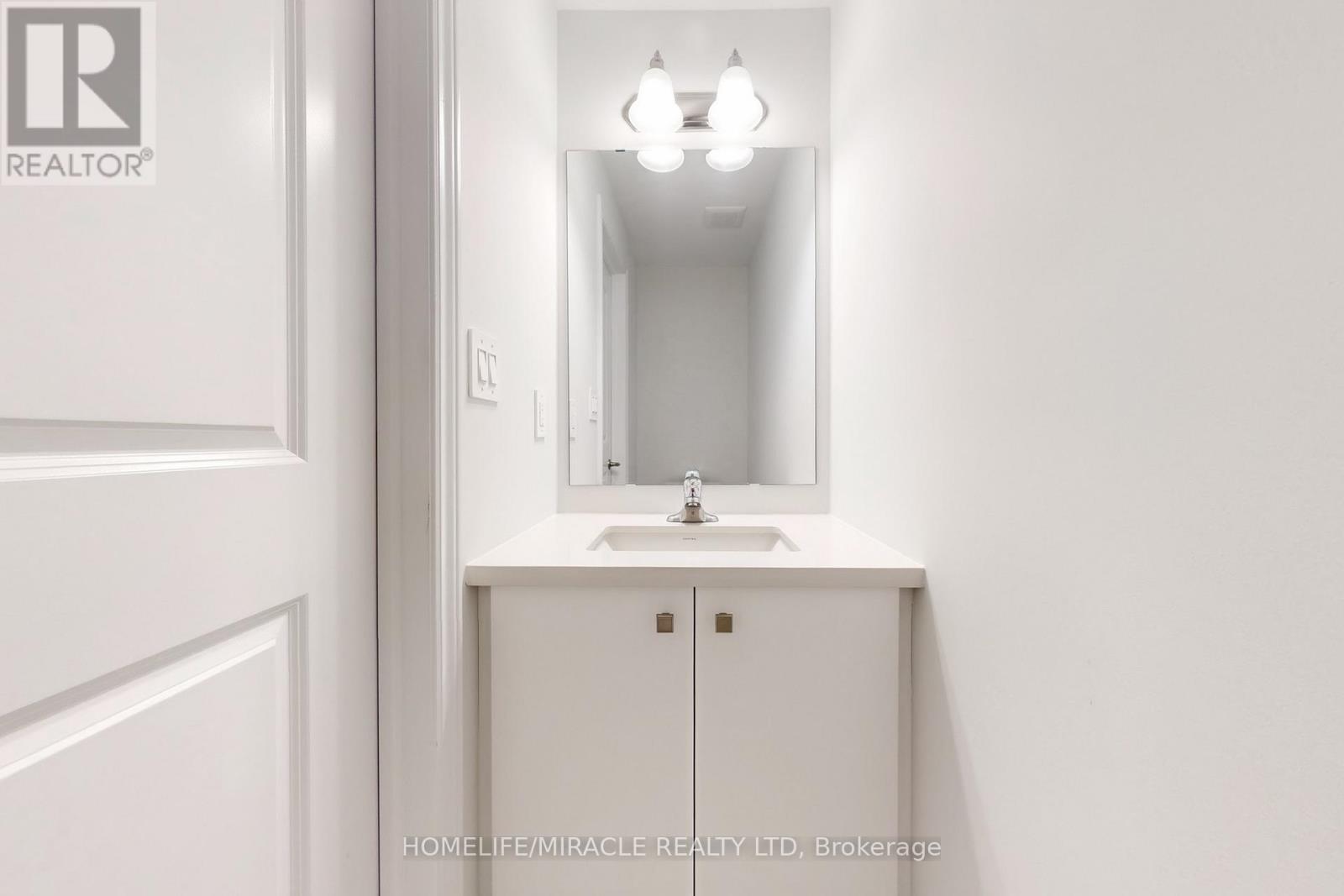 5911 Saigon Street E, Mississauga, Ontario  L5V 0E9 - Photo 14 - W12649016