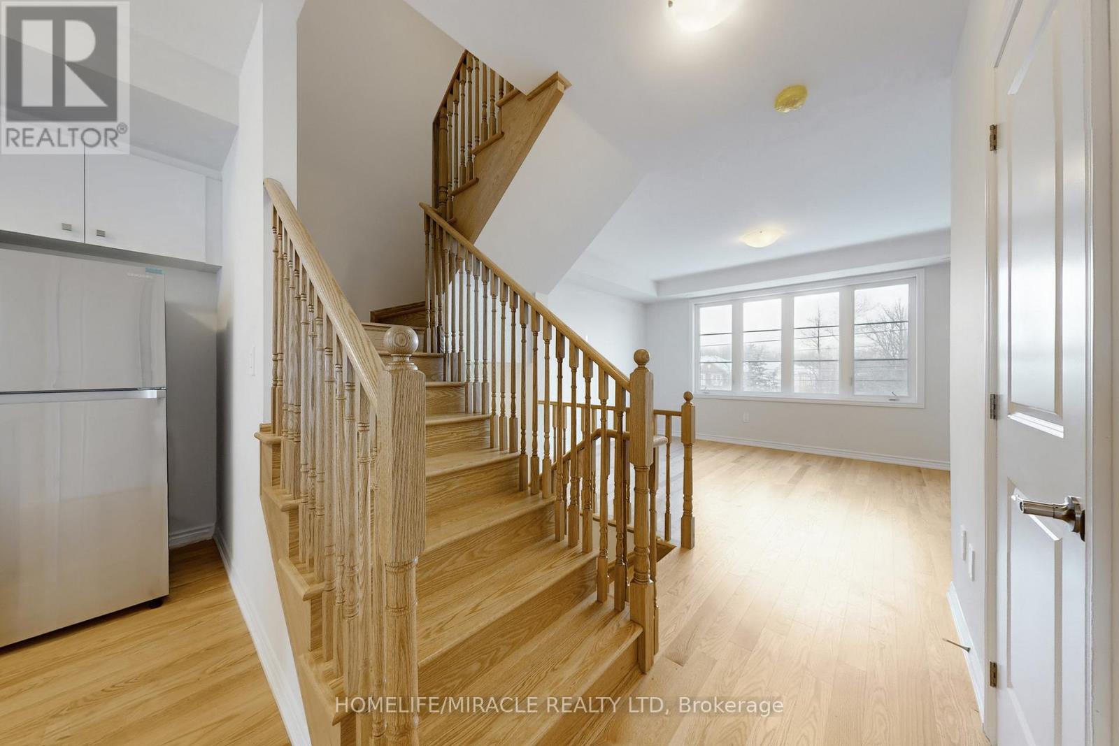 5911 Saigon Street E, Mississauga, Ontario  L5V 0E9 - Photo 16 - W12649016