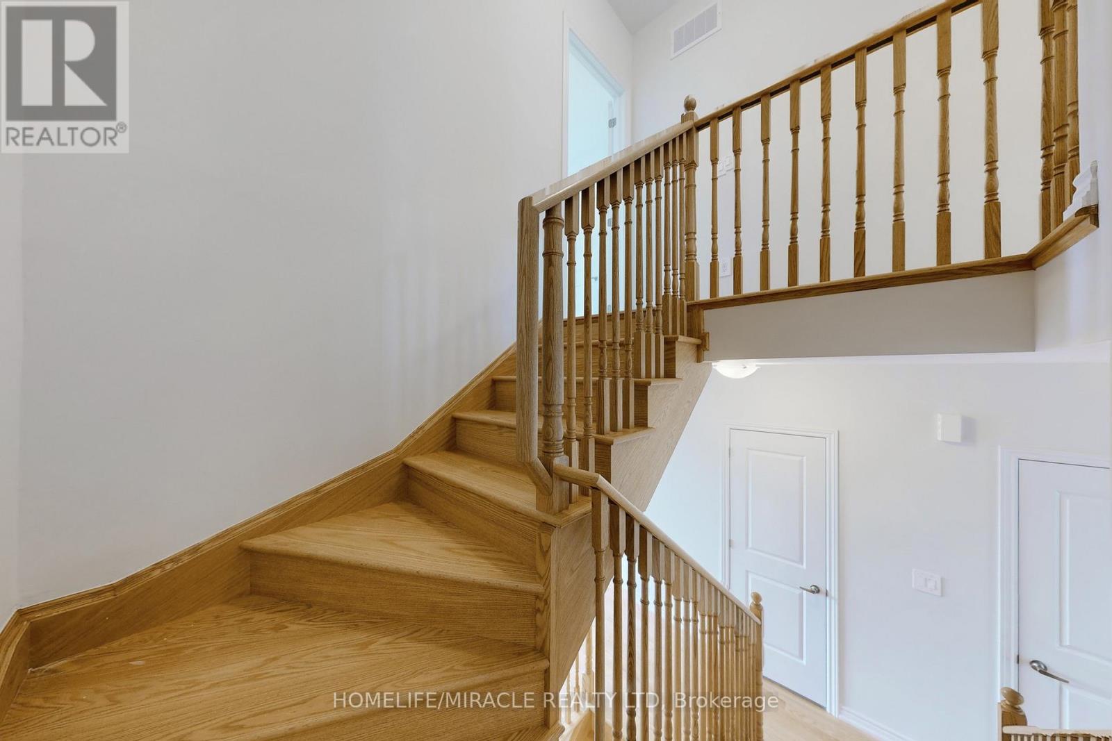 5911 Saigon Street E, Mississauga, Ontario  L5V 0E9 - Photo 17 - W12649016