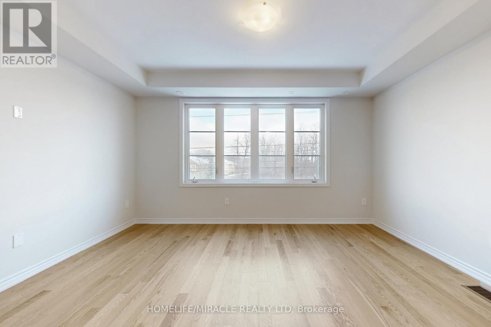 5911 Saigon Street E, Mississauga, Ontario  L5V 0E9 - Photo 2 - W12649016