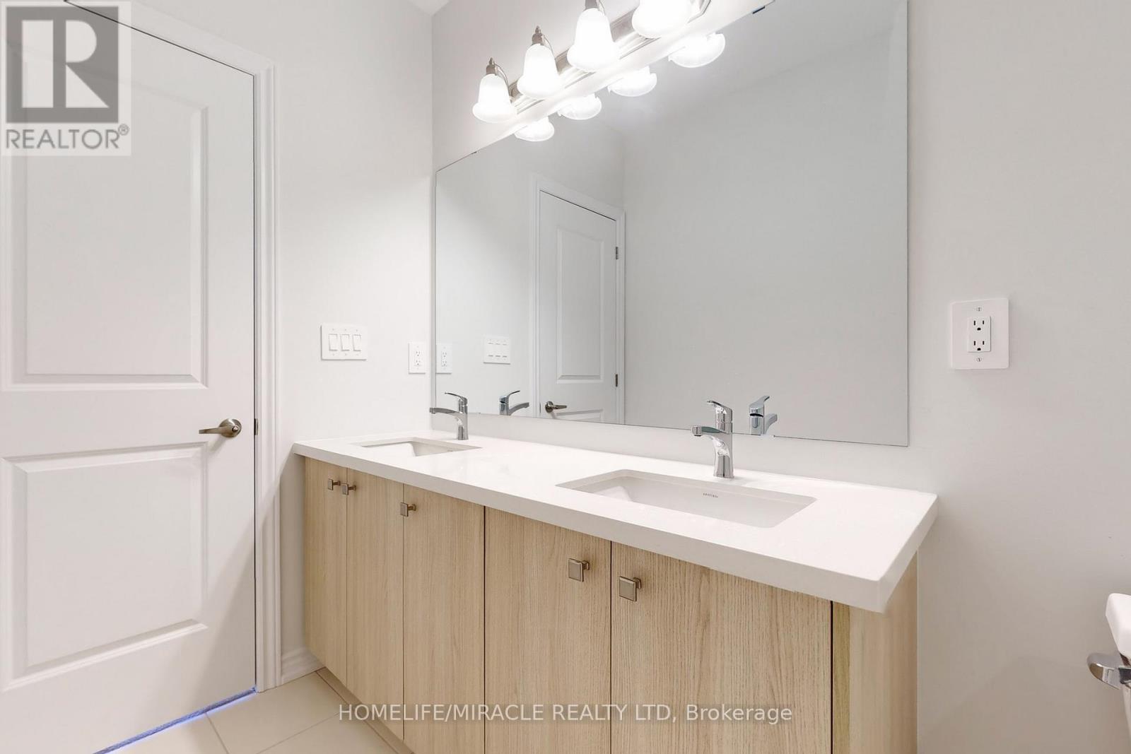 5911 Saigon Street E, Mississauga, Ontario  L5V 0E9 - Photo 25 - W12649016