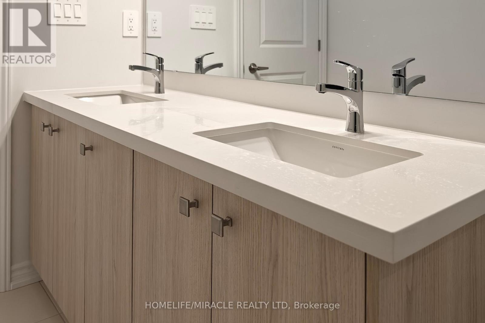 5911 Saigon Street E, Mississauga, Ontario  L5V 0E9 - Photo 26 - W12649016