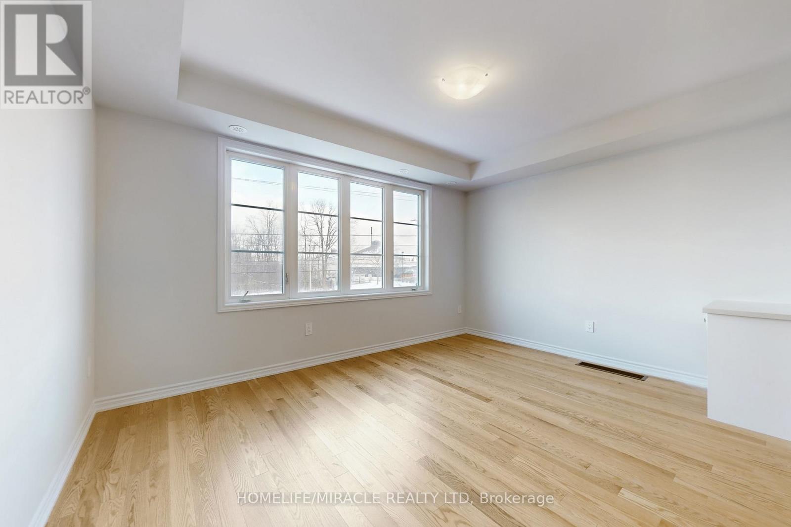 5911 Saigon Street E, Mississauga, Ontario  L5V 0E9 - Photo 3 - W12649016