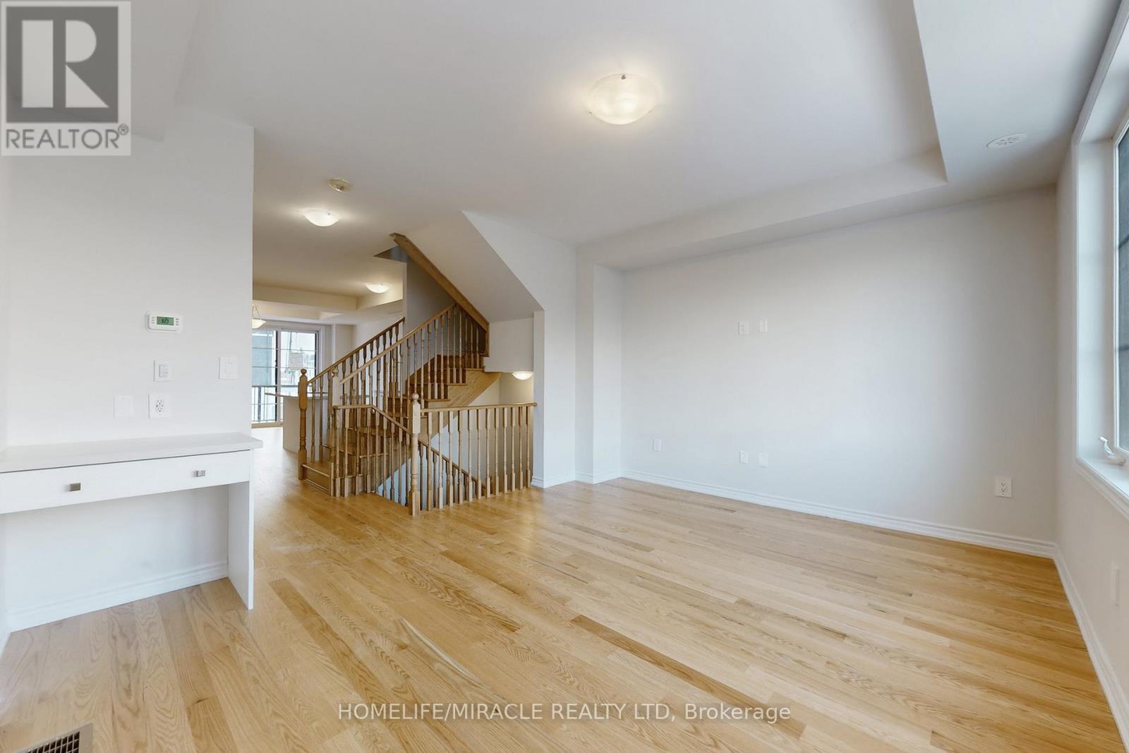 5911 Saigon Street E, Mississauga, Ontario  L5V 0E9 - Photo 4 - W12649016