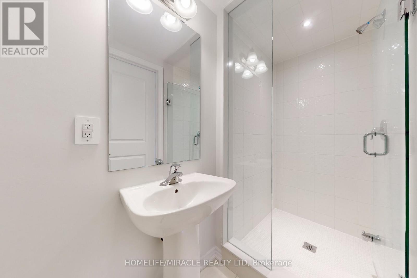 5911 Saigon Street E, Mississauga, Ontario  L5V 0E9 - Photo 43 - W12649016