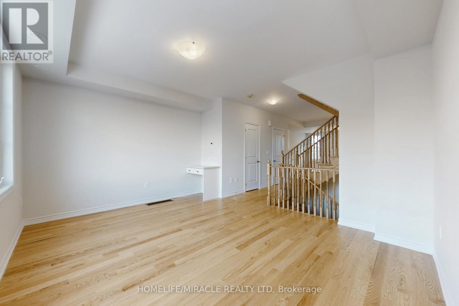 5911 Saigon Street E, Mississauga, Ontario  L5V 0E9 - Photo 5 - W12649016