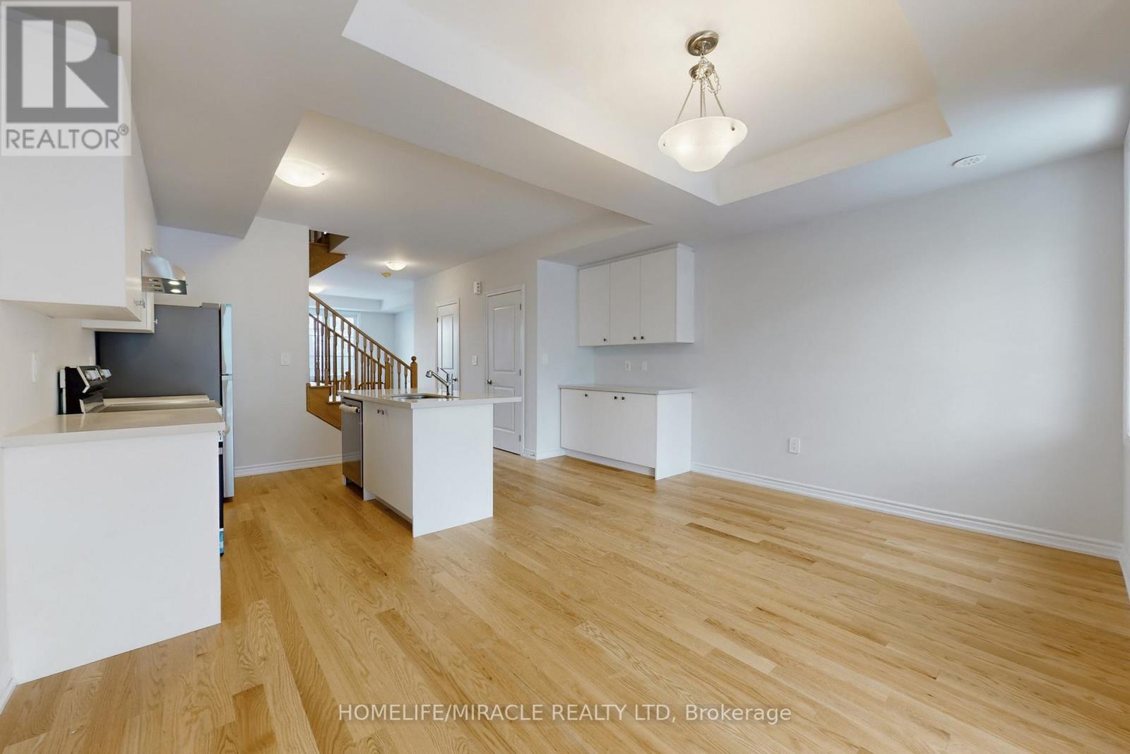 5911 Saigon Street E, Mississauga, Ontario  L5V 0E9 - Photo 6 - W12649016