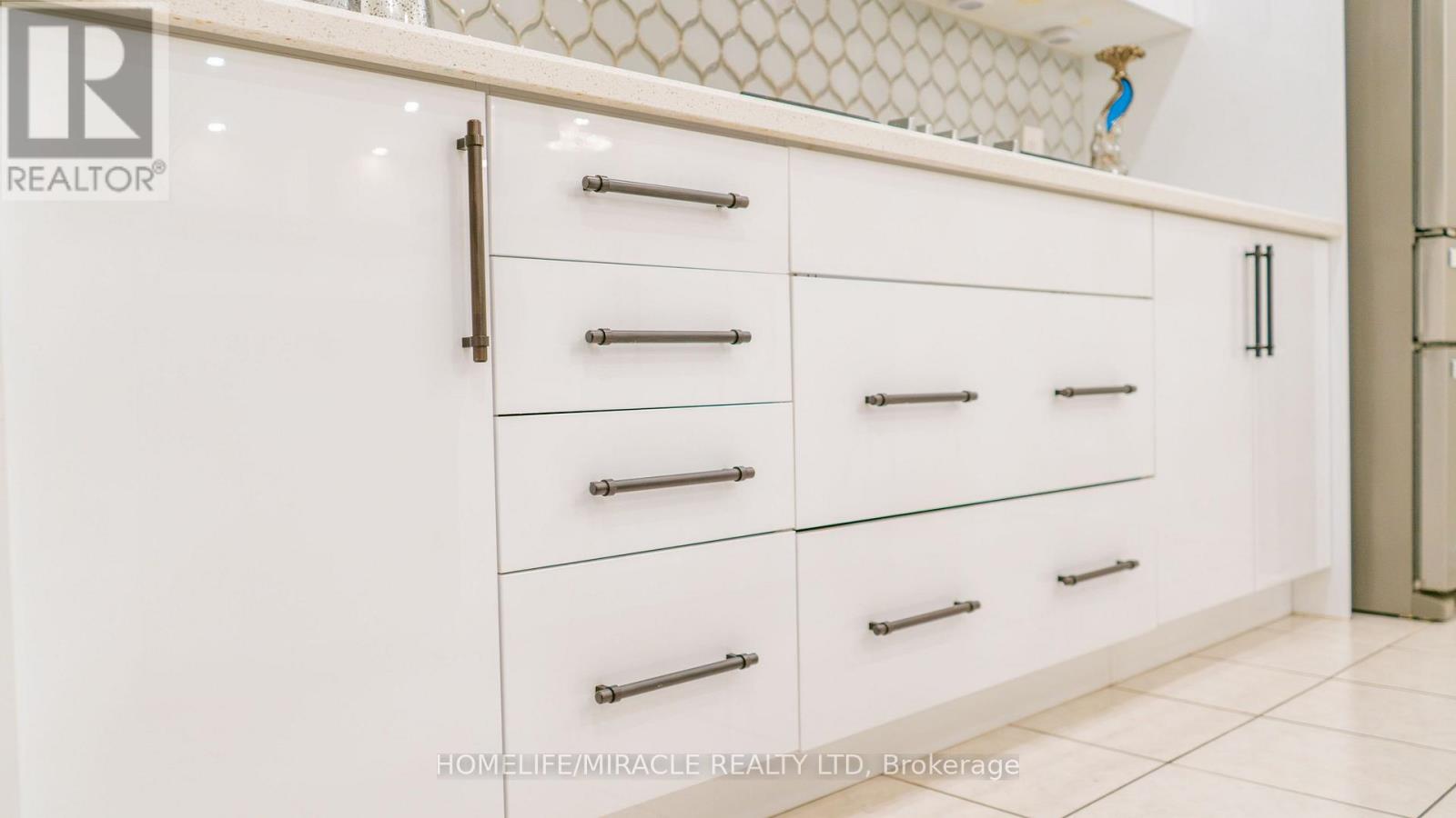 18 Brewis Street, Brant, Ontario  N3L 2C9 - Photo 5 - X12649032