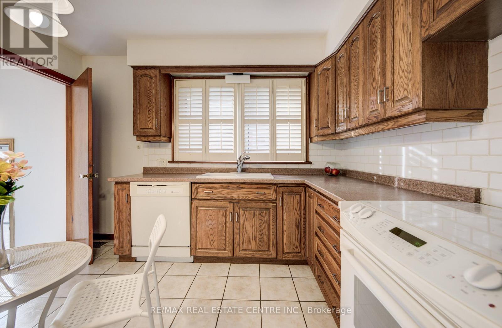 150 Howard Avenue, Hamilton, Ontario  L9A 2W8 - Photo 10 - X12649042