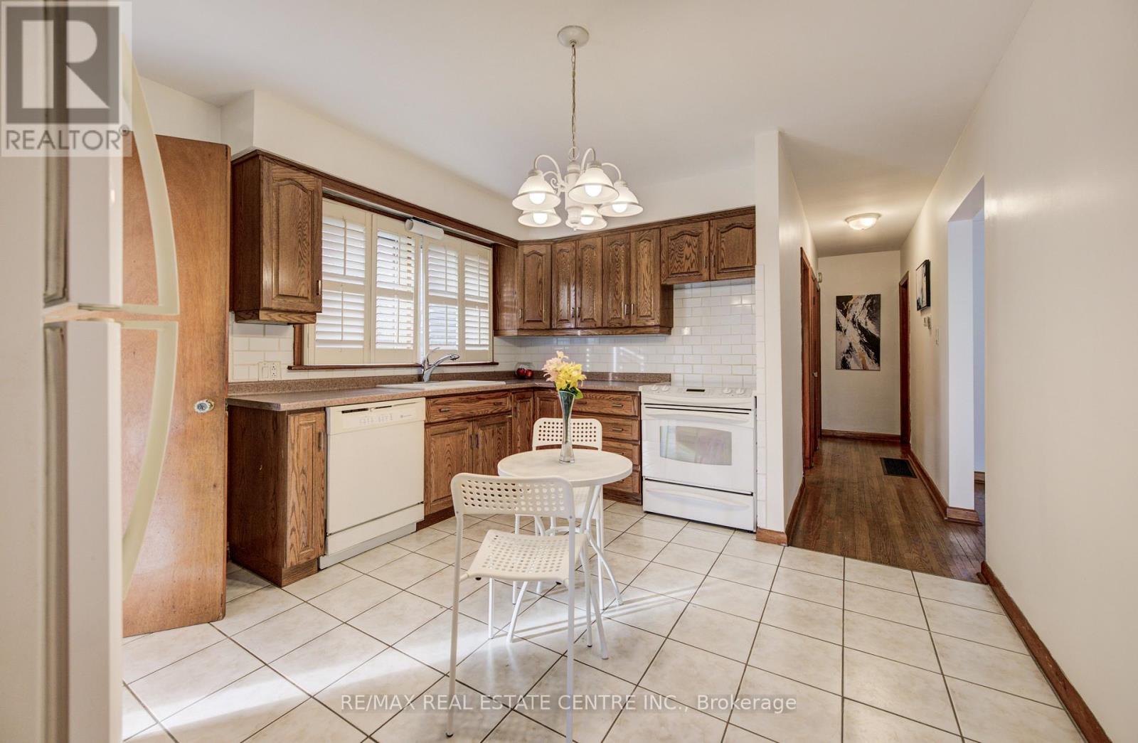 150 Howard Avenue, Hamilton, Ontario  L9A 2W8 - Photo 7 - X12649042