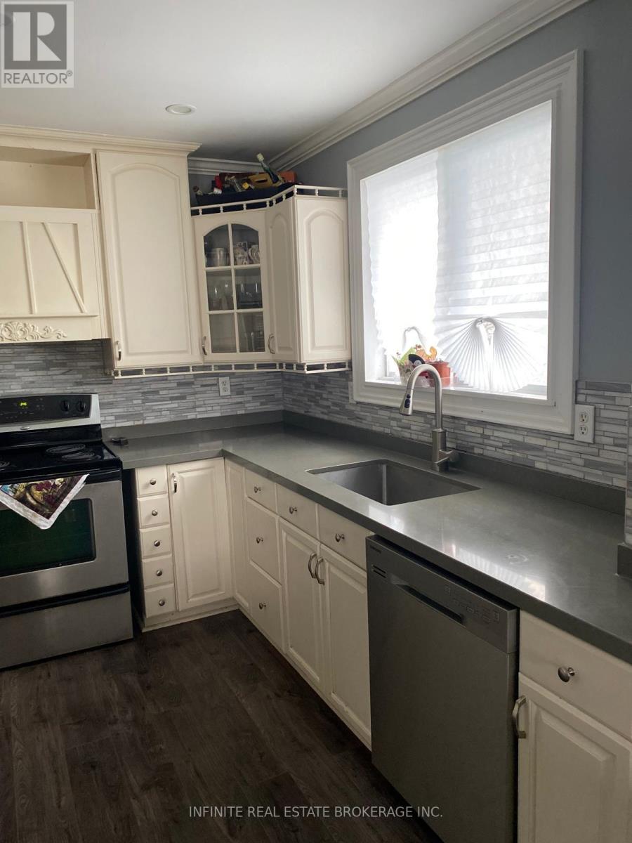 122 Parkview Drive, Orangeville, Ontario  L9W 3J3 - Photo 5 - W12475005