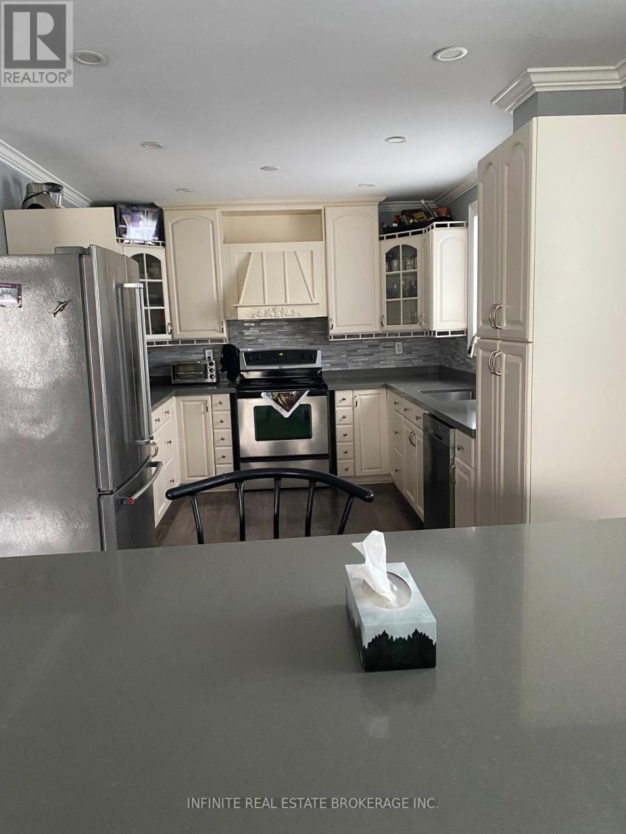 122 Parkview Drive, Orangeville, Ontario  L9W 3J3 - Photo 4 - W12475005