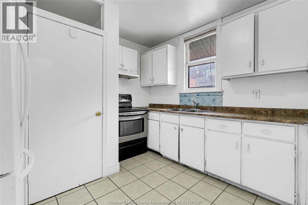 915 Josephine, Windsor, Ontario  N9B 2L4 - Photo 8 - 25032008