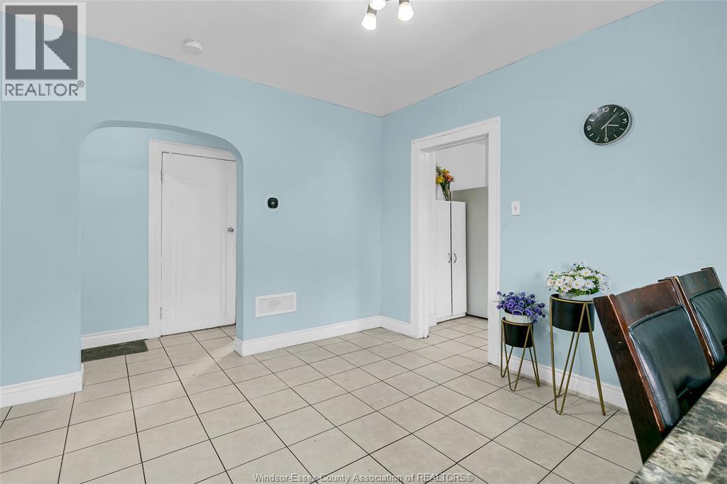 915 Josephine, Windsor, Ontario  N9B 2L4 - Photo 7 - 25032007