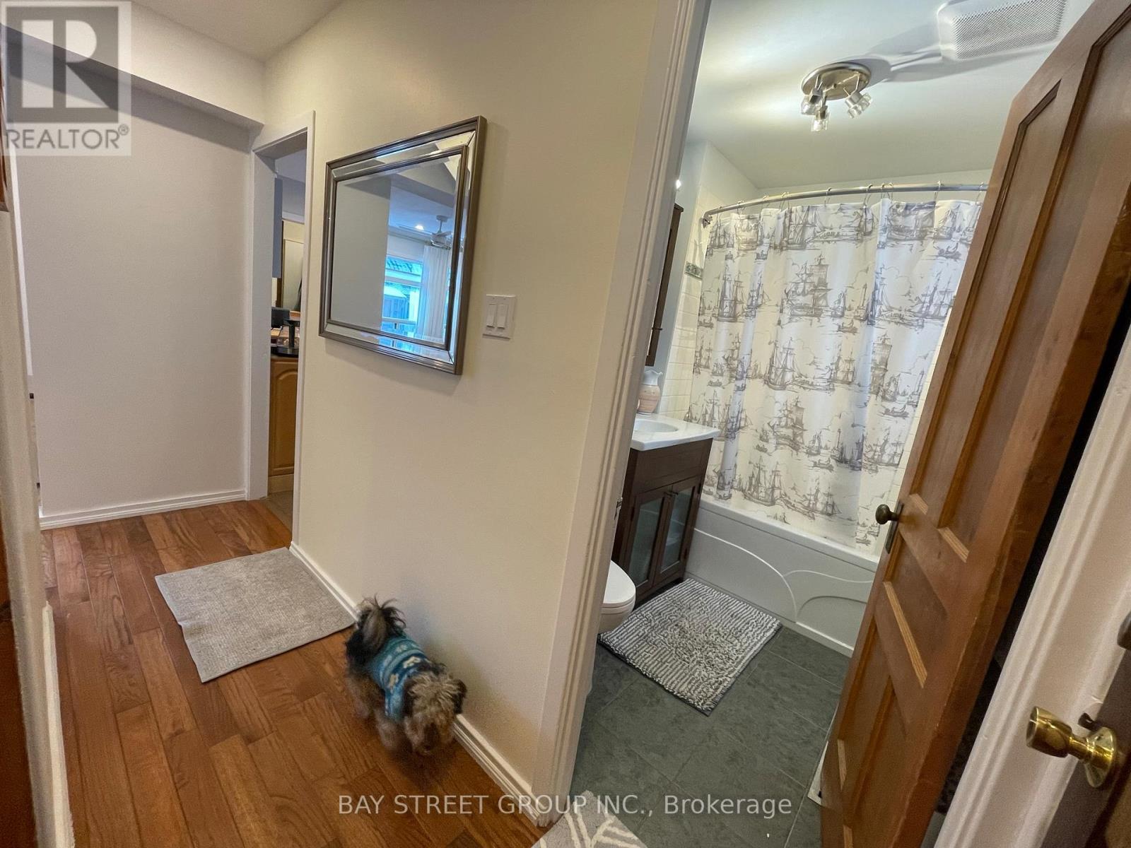 103 Uno Drive, Toronto, Ontario  M8Z 3P2 - Photo 10 - W12649086