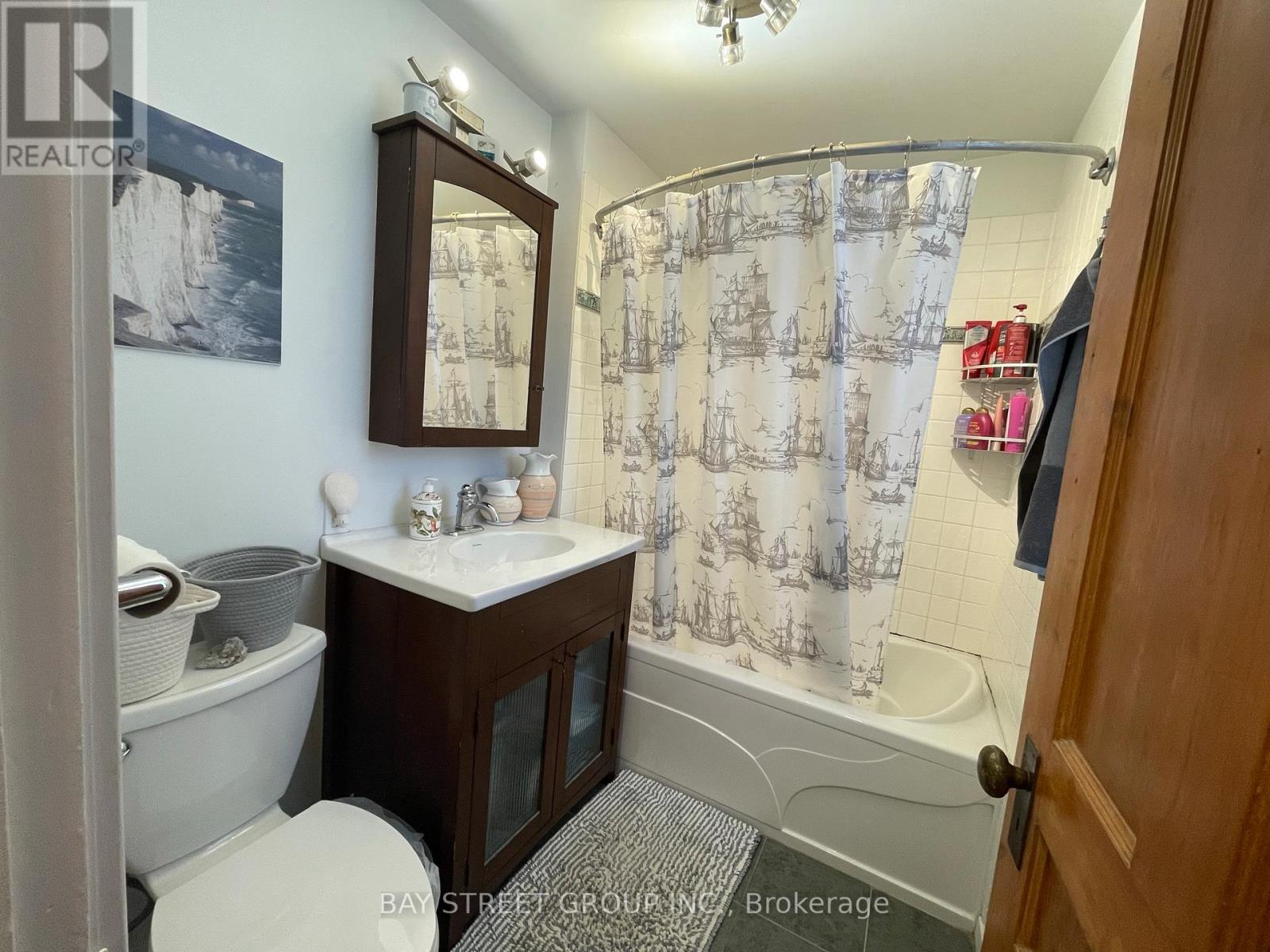 103 Uno Drive, Toronto, Ontario  M8Z 3P2 - Photo 11 - W12649086