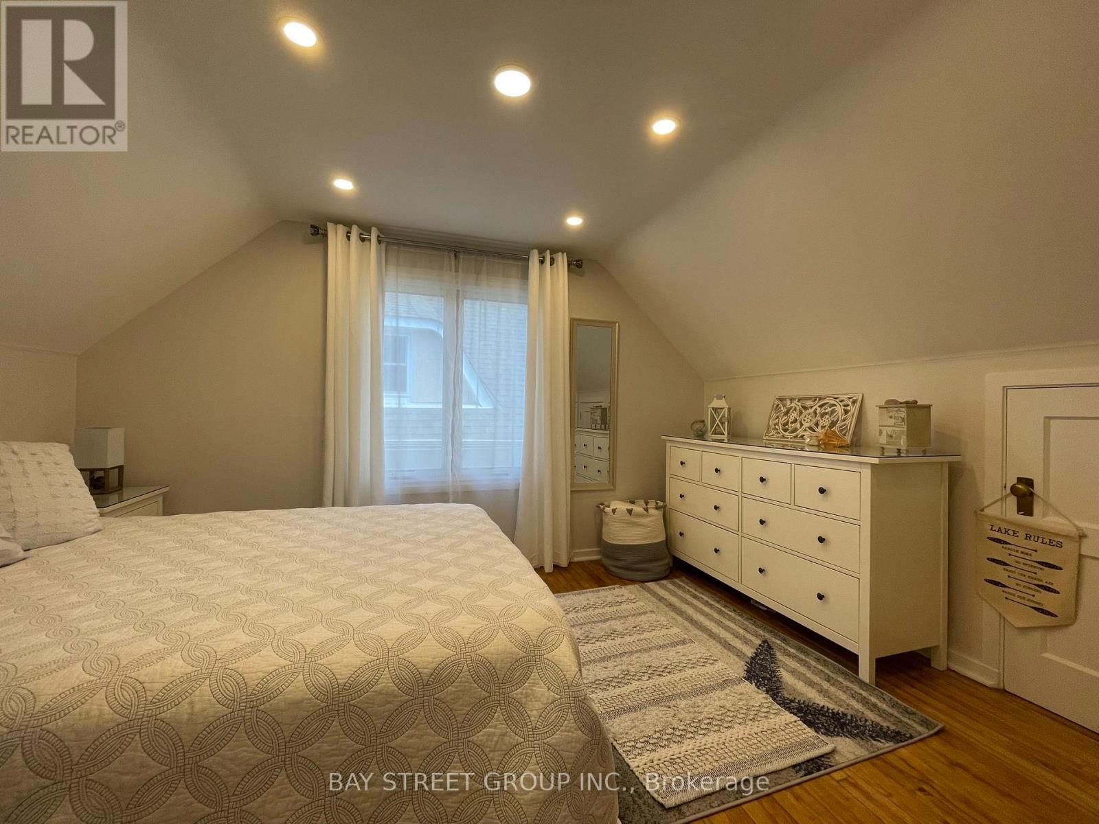 103 Uno Drive, Toronto, Ontario  M8Z 3P2 - Photo 14 - W12649086