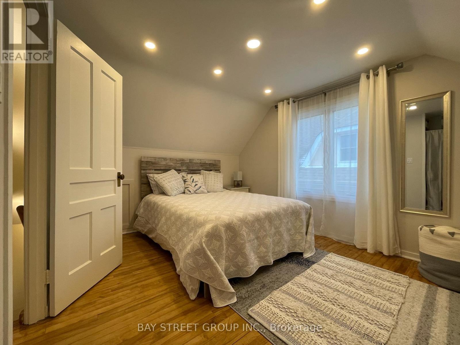 103 Uno Drive, Toronto, Ontario  M8Z 3P2 - Photo 15 - W12649086