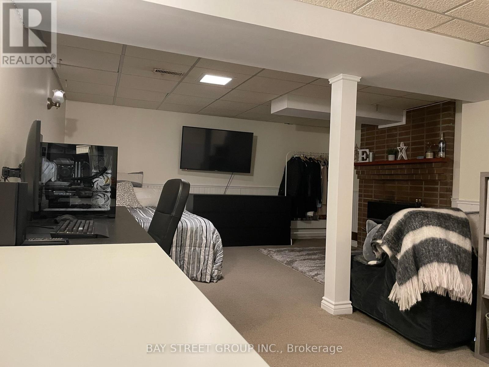 103 Uno Drive, Toronto, Ontario  M8Z 3P2 - Photo 18 - W12649086