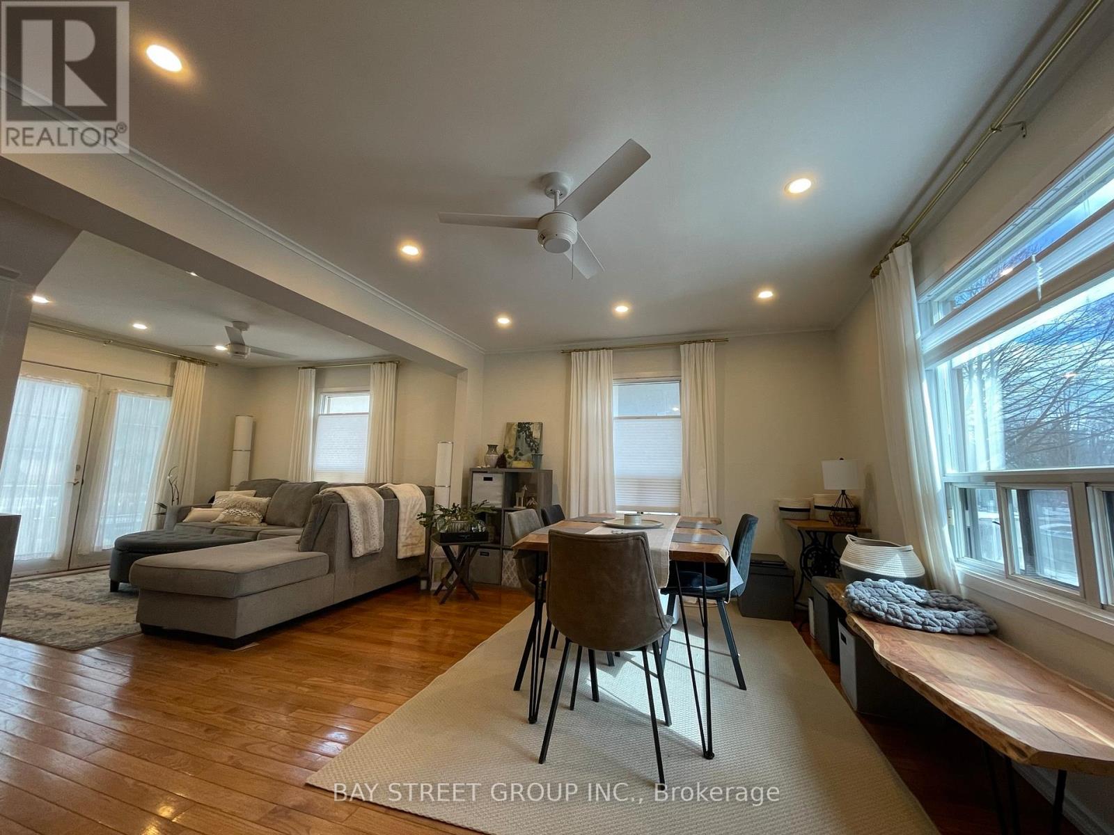 103 Uno Drive, Toronto, Ontario  M8Z 3P2 - Photo 2 - W12649086